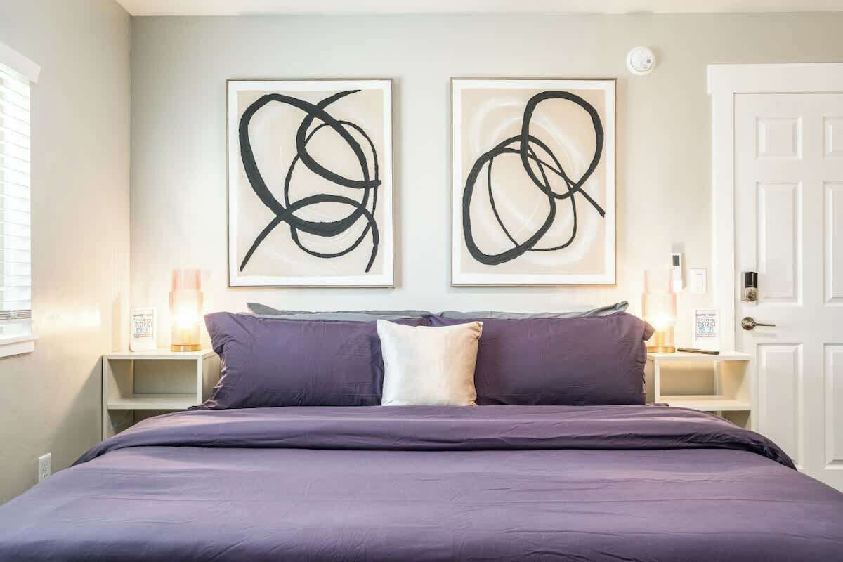 1 slaapkamer, een bureau, een strijkplank/strijkijzer, wifi