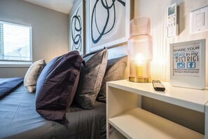 1 bedroom, desk, iron/ironing board, WiFi - #StayinMyDistrict King Studio Walk to DT Nampa (Nampa)
