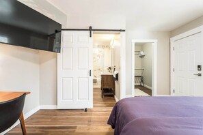 1 bedroom, desk, iron/ironing board, WiFi - #StayinMyDistrict King Studio Walk to DT Nampa (Nampa)