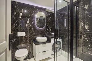 Apartment | Bathroom - Sublime AC Apartment Eiffel Tower Champs de Mars (Paris)