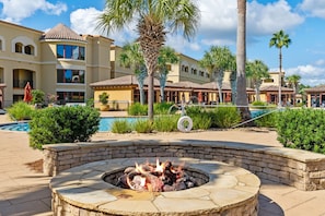 Property grounds - 3 Bedroom • Sleeps 8 • Gulf-Front • Includes 1 Complimentary Beach Chair Set & 2 (Santa Rosa Beach)
