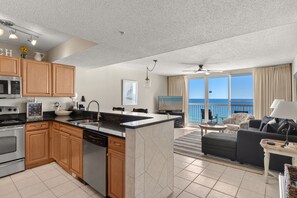 Interior - Beach Front, Incredible Views, 3 Pools, Hot Tubs, Seasonal Tiki Bar and Cafe (Destin)