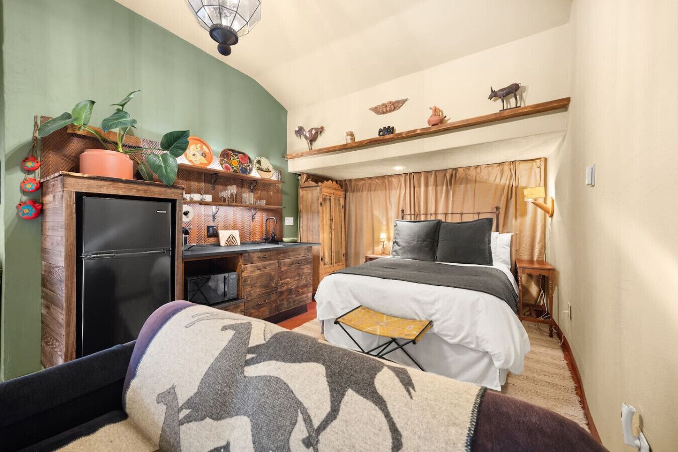 3 bedrooms, desk, iron/ironing board, WiFi