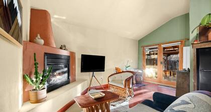 The Stagecoach Residences I Walk to Downtown!