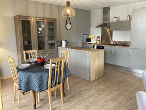 Fridge, microwave, oven, dishwasher - 2-bedroom chalet Aiguillon R-1G (Le Lioran)
