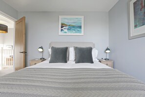 4 bedrooms, iron/ironing board, WiFi, bed sheets - Rockpool, near beach at Portscatho (Portscatho)