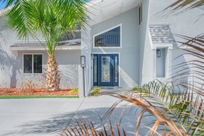 Exterior detail - Canal-front Heated Pool Home with Pool Table & Kayaks (Palm Coast)