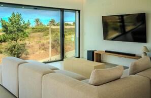 TV, fireplace - Ericeira Ocean View Villa • Private Pool - A/C - Family-Friendly (Santo Isidoro)