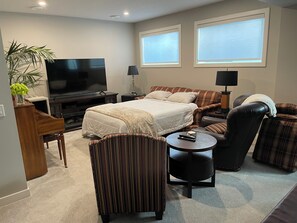 Iron/ironing board, WiFi, bed sheets - Two Bedroom Basement Suite (Calgary)