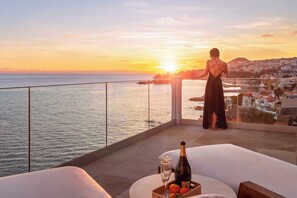 Property grounds - Seafront Villa in Funchal (With Pool & Parking) (Funchal)