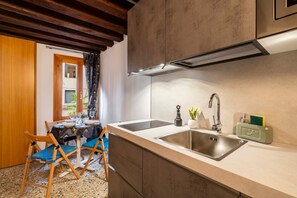Private kitchen - House Karin - into the heart of Venice, 100 meters to San Marco Square (Venezia)