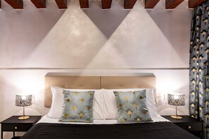 Iron/ironing board, Internet, bed sheets - House Karin - into the heart of Venice, 100 meters to San Marco Square (Venezia)