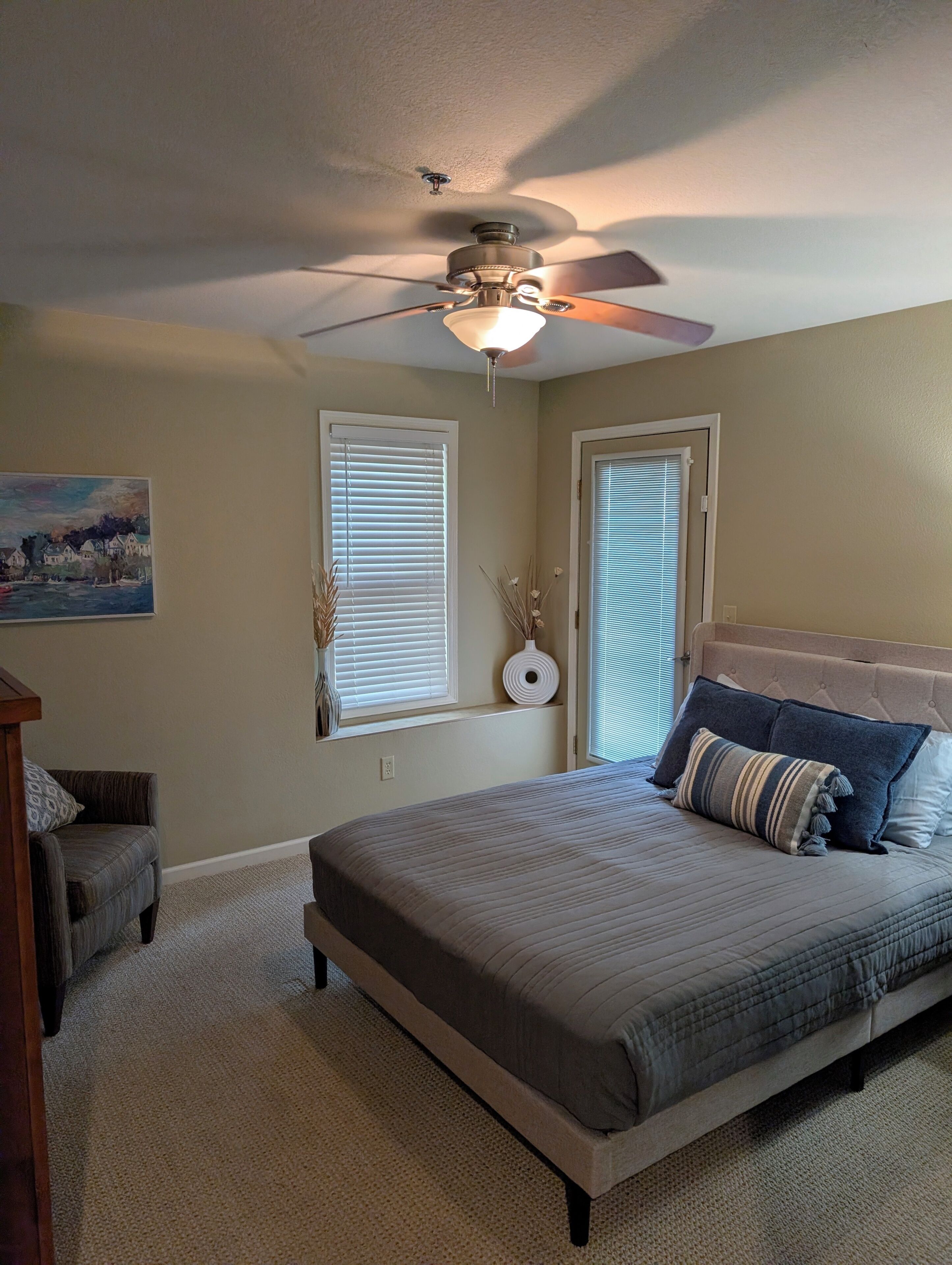 2 habitaciones, tabla de planchar con plancha, cuna de viaje y wifi 