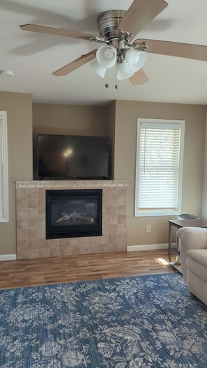 Smart TV, fireplace - Ada O'Day condo #1 in the Heart of Bayfield. Ground-floor entry and parking. (Bayfield)