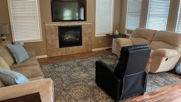 Smart TV, fireplace