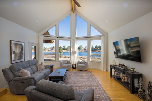 Smart TV - Lakefront! Unique 3 Bdrm Pagosa Springs Home! (Pagosa Springs)