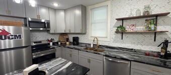 World Cup Ready-Tailgate Central-3 bed 2 bath house with Pardio and Golden Tee!