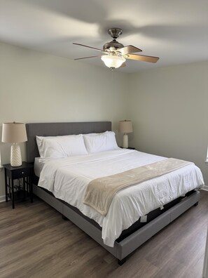 Iron/ironing board, Internet, bed sheets - Wonderful 3-bedroom, 2-bathroom house in charming Elon (Elon)