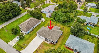 Sebastian Serenity - 4BR/2BA home near beaches