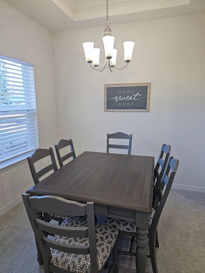 Dining - Sebastian Serenity - 4BR/2BA home near beaches (Sebastian)