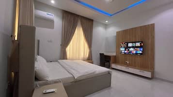 Iron/ironing board, WiFi, bed sheets