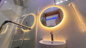 Dusche, Handtücher, Seife, Toilettenpapier