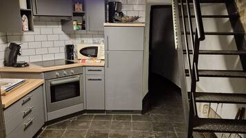 Mikrobølgeovn, ovn, kokeplater og oppvaskmaskin