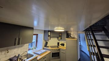 Microonde, forno, piano cottura, lavastoviglie