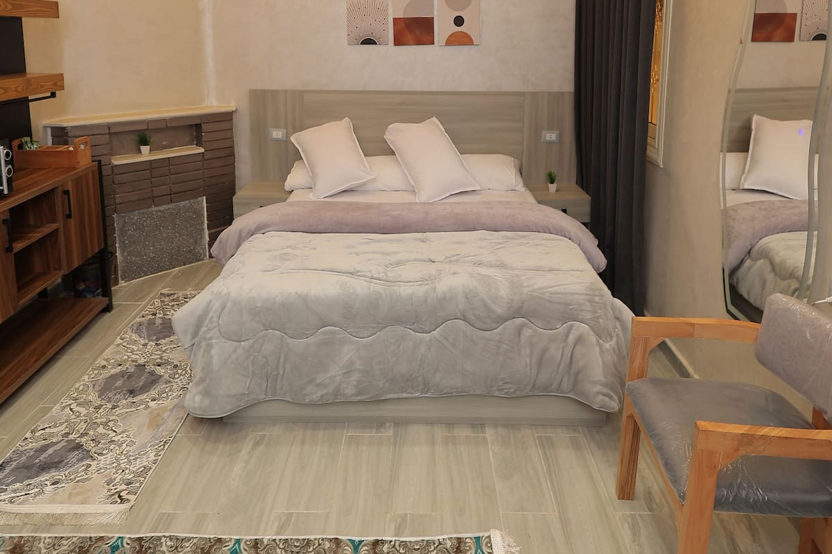 Habitación individual Confort, balcón, vistas a la ciudad | Escritorio y wifi gratis