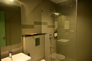 Shower, free toiletries, soap, shampoo