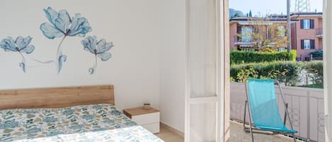 3 chambres, fer et planche Ă repasser