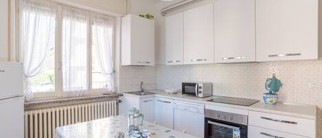 Fridge, microwave, dishwasher