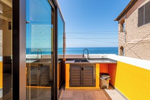 Property grounds - Yellow Wave (Paúl do Mar)