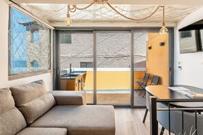 Living area - Yellow Wave (Paúl do Mar)