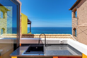 Property grounds - Yellow Wave (Paúl do Mar)