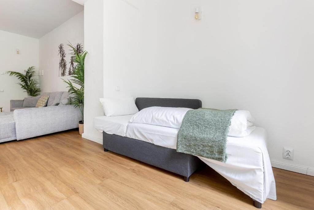 Design Condo, Kitchen, Garden View | Blackout drapes, iron/ironing board, free WiFi