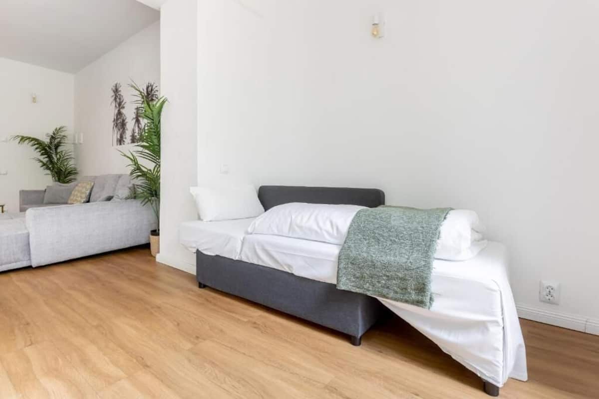 Design-huoneisto, keittiö, näköala puutarhaan | Pimennysverhot, silitysrauta/-lauta, ilmainen Wi-Fi