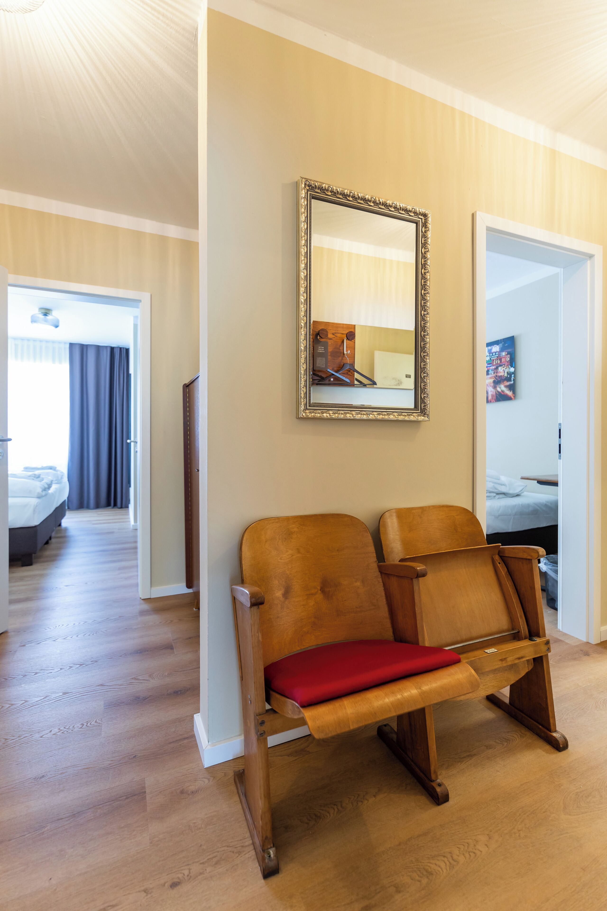 Laptop workspace, blackout drapes, iron/ironing board, free WiFi