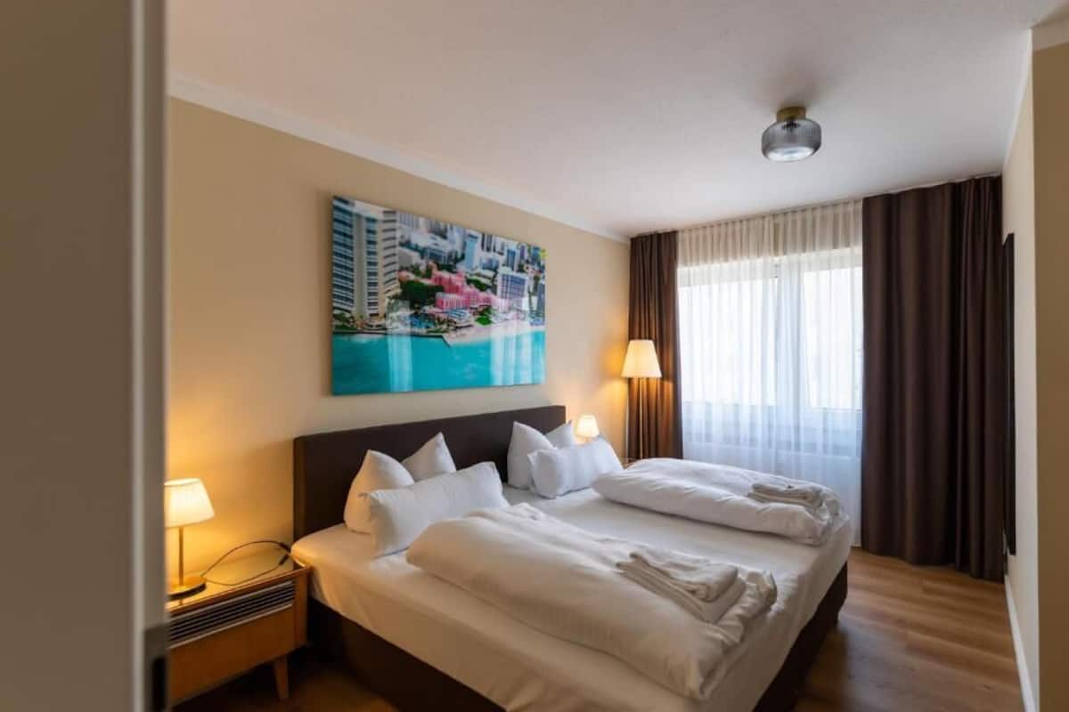 Laptop workspace, blackout curtains, iron/ironing board, free WiFi