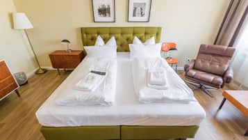 Standard-Apartment | Laptopgeeigneter Arbeitsplatz, Verdunkelungsvorhänge