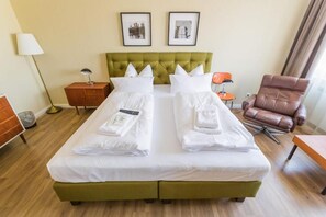 Laptop workspace, blackout curtains, iron/ironing board, free WiFi - Luis City Apartments (Regensburg)