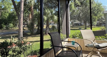 Spacious 2 bedroom, 2 bath bungalow with all the amenities in Schalamar Creek