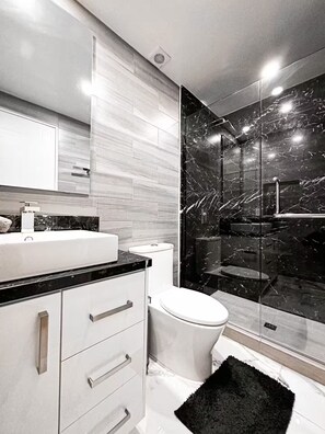 Shower, hair dryer, towels, soap - Brand new penthouse, up to 8 people (Zapopan)