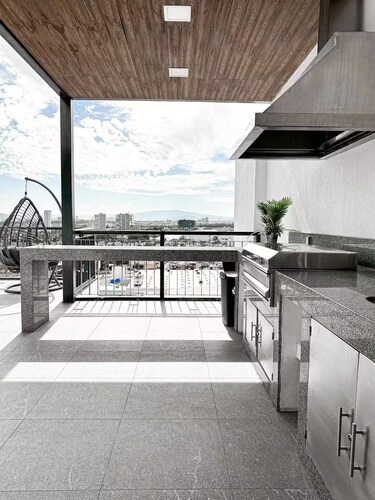 Brand new penthouse, up to 8 people