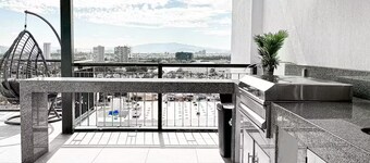 Brand new penthouse, up to 8 people
