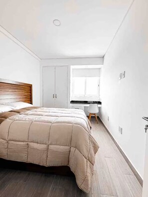 Iron/ironing board, WiFi, bed sheets