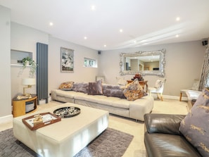 Living area - Woodlands House (Ringwood)