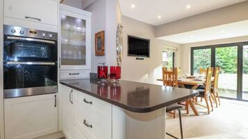 Opvaskemaskine, køkkentøj/tallerkener/redskaber