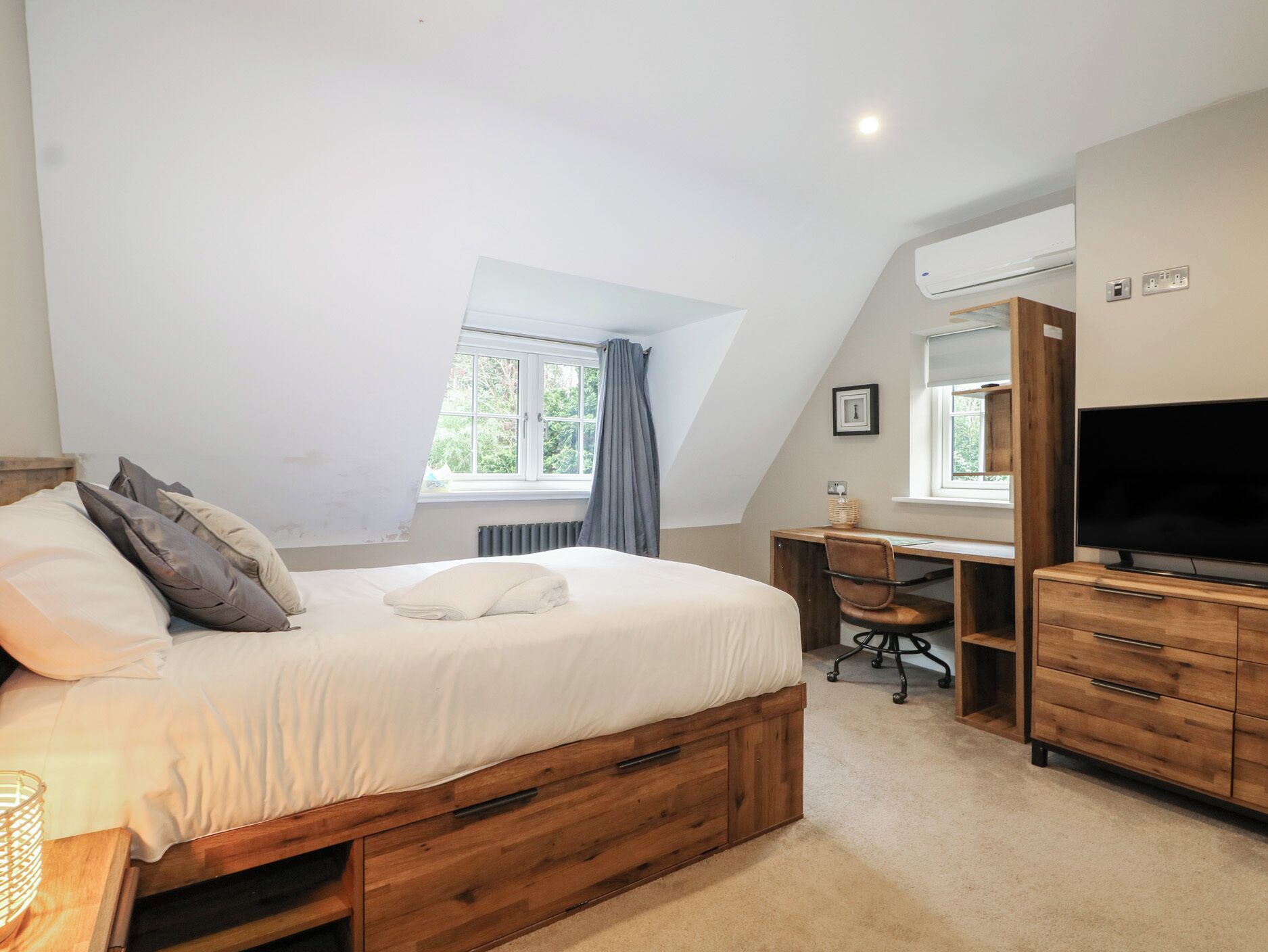 6 bedrooms, individually decorated, individually furnished, free WiFi