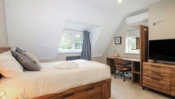 6 bedrooms, individually decorated, individually furnished, free WiFi